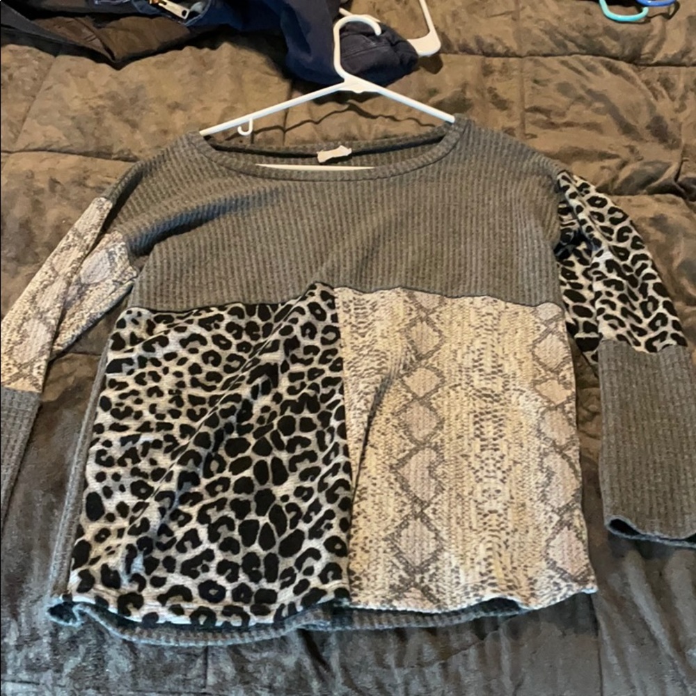 Boutique waffle material brand new sweater.